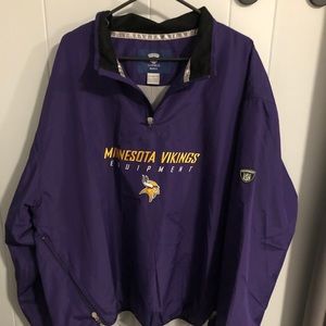Minnesota Vikings pull over wind breaker.